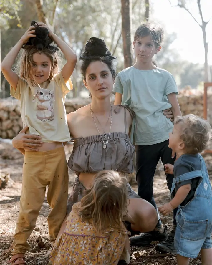 ema outdoors with four of her children gathered around her